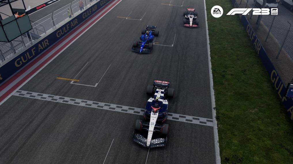 RogueSmithy dragging his car home as he runs out of fuel - Bahrain Rnd 1
