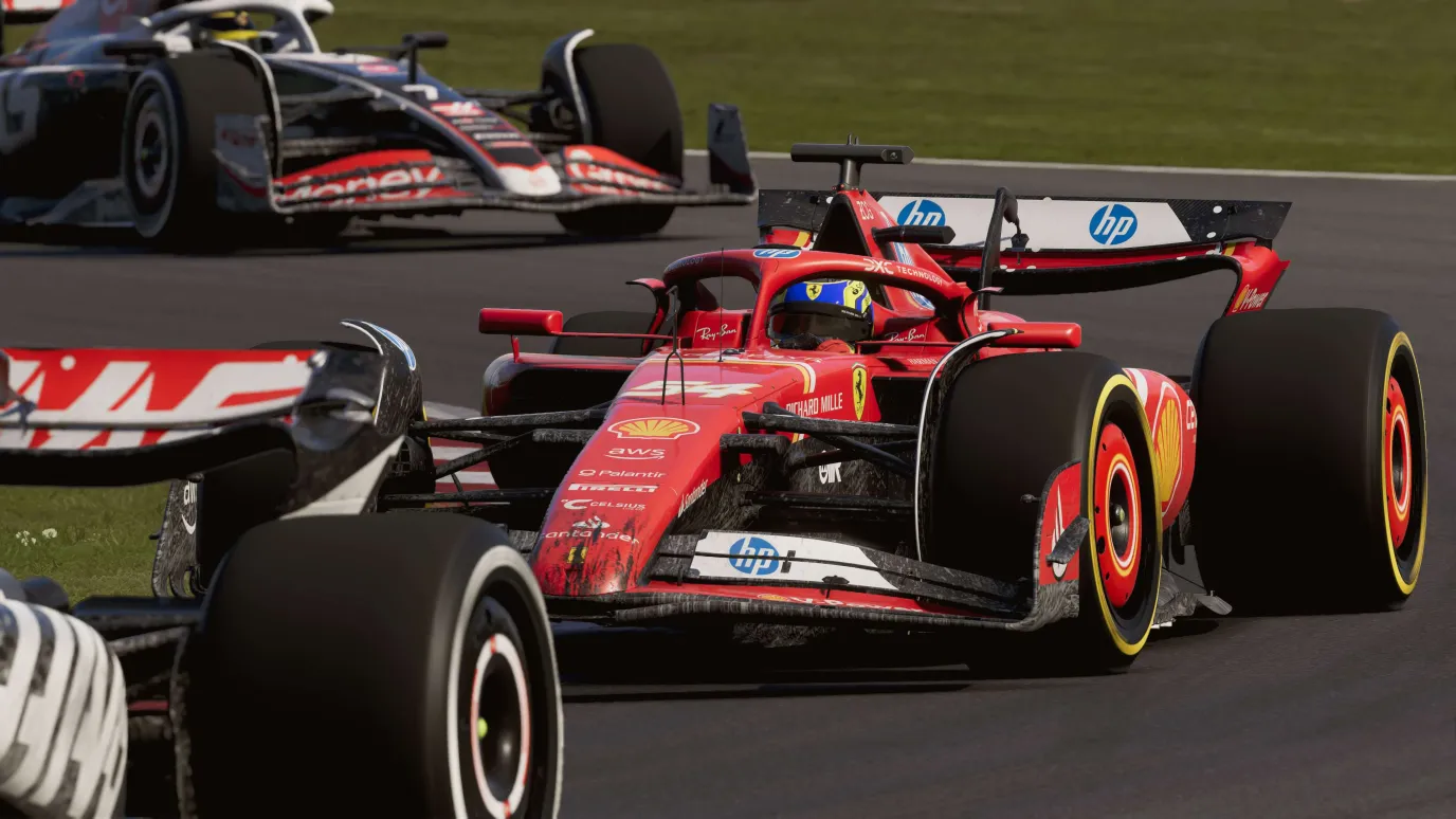 SFR_thevicar finds himself in a Haas sandwhich as he works his way through the field for P4 in Japan